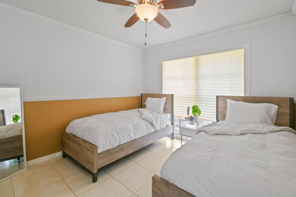 Tropical Beach & Lakefront Home Уест Палм Бийч Екстериор снимка