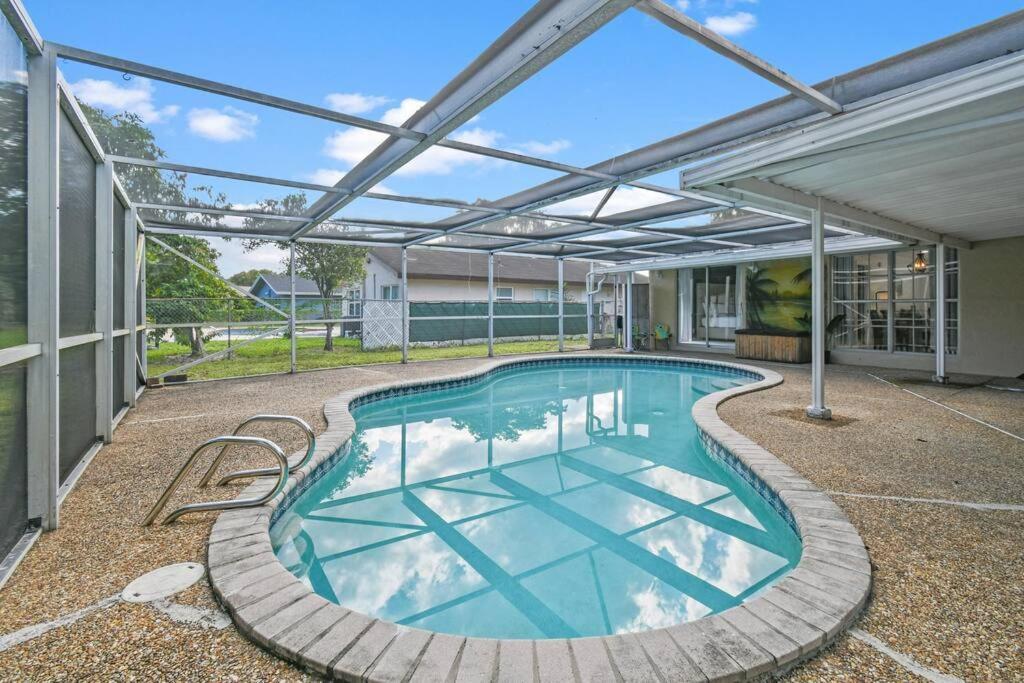 Tropical Beach & Lakefront Home Уест Палм Бийч Екстериор снимка