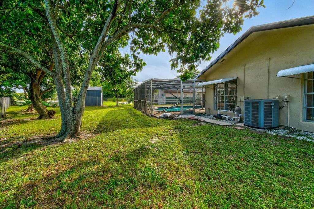 Tropical Beach & Lakefront Home Уест Палм Бийч Екстериор снимка